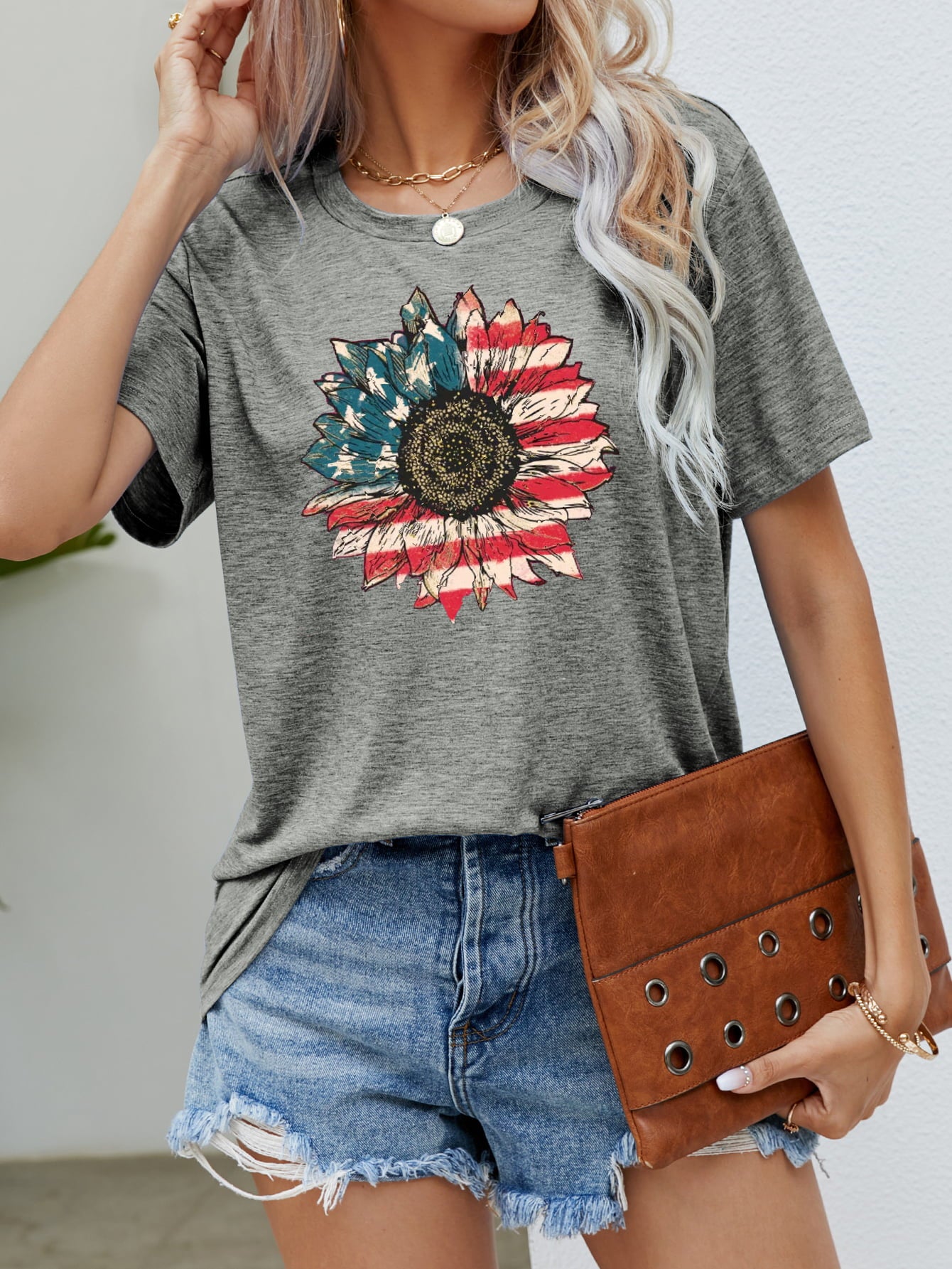 US Flag Flower Graphic Tee in Size S, M, L, XL Mid Gray